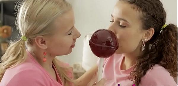  Natural teen gets oral from lesbian